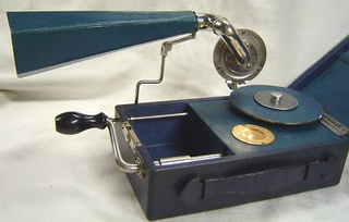 Illustration for article titled 12 Portable Record Players Gallery